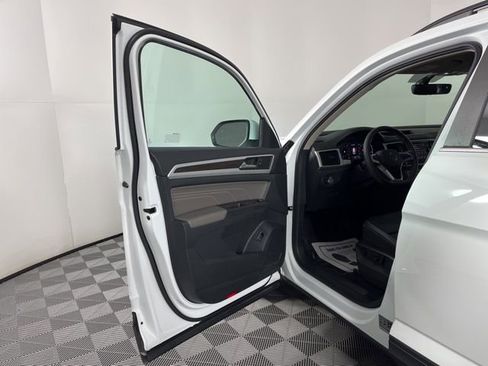 Used 2023 Volkswagen Atlas SE image 17