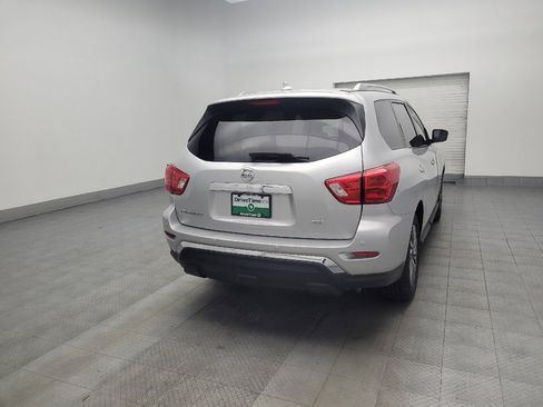 Used 2019 Nissan Pathfinder SV image 9