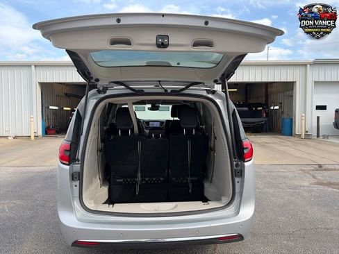 Certified 2023 Chrysler Pacifica Touring-L FWD image 21