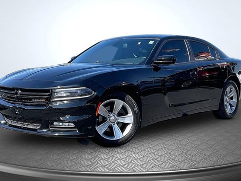 Used 2017 Dodge Charger SXT image 12