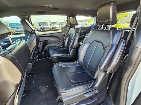 Used 2024 Chrysler Pacifica Limited FWD image 20