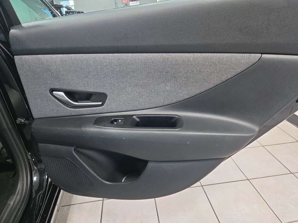 Used 2024 Hyundai Elantra Limited FWD image 17