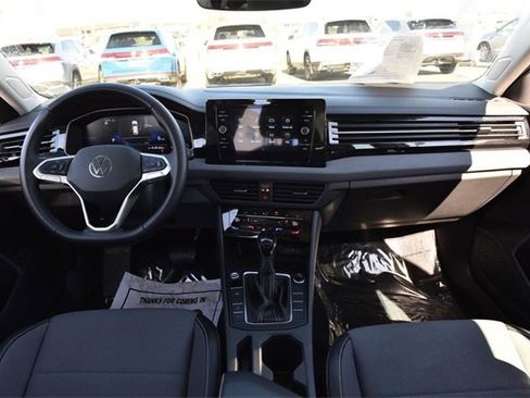 Used 2025 Volkswagen Jetta SE w/ Sunroof Package image 7