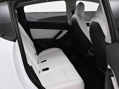 Used 2022 Tesla Model Y Long Range AWD/4WD image 34