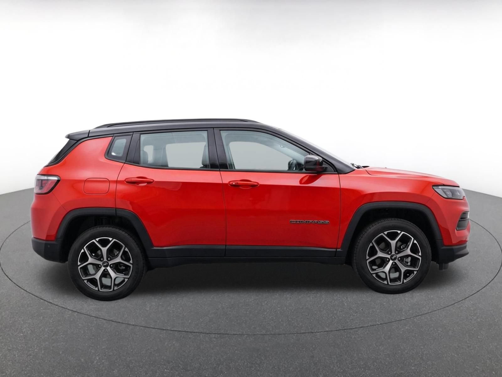 Used 2025 Jeep Compass Limited AWD/4WD image 9