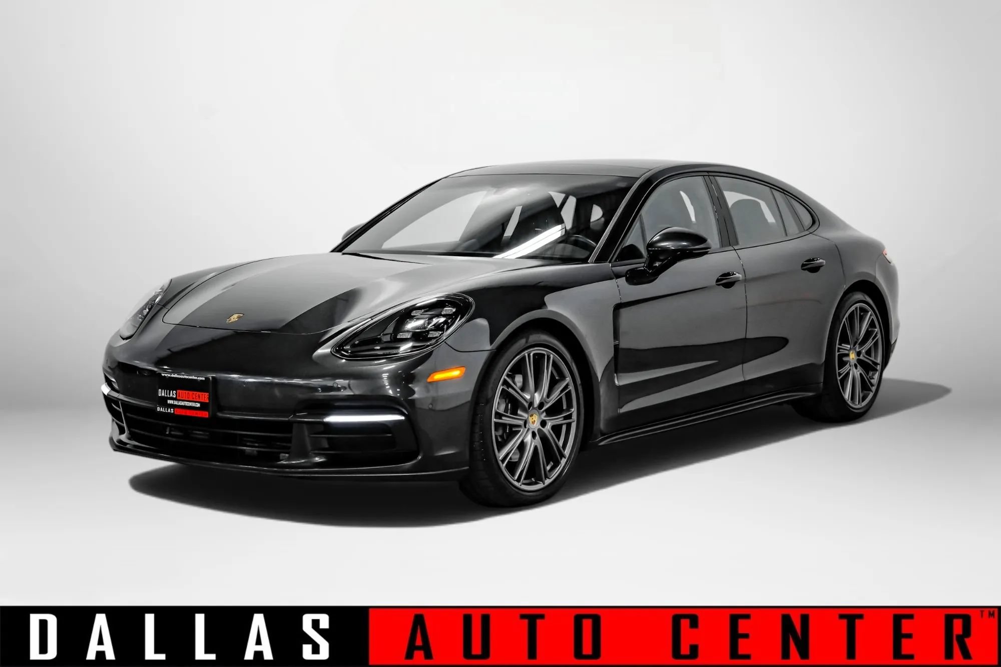 Used 2018 Porsche Panamera image 3