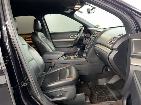 Used 2019 Ford Explorer XLT w/ Equipment Group 202A image 35