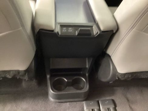 Used 2025 Toyota Sienna XLE FWD image 33