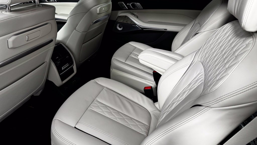 New 2026 BMW ALPINA XB7 AWD/4WD image 15
