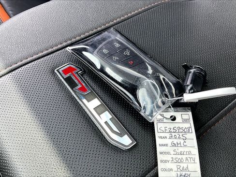 Used 2025 GMC Sierra 2500 AT4 w/ AT4 Premium Plus Package image 15