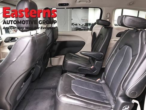 Used 2023 Chrysler Pacifica Touring-L FWD image 23