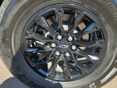Used 2022 Chevrolet Colorado Z71 w/ Trail Boss Package AWD/4WD image 17
