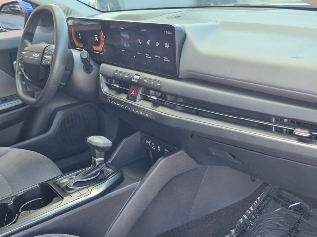 Used 2025 Kia K4 FWD image 31