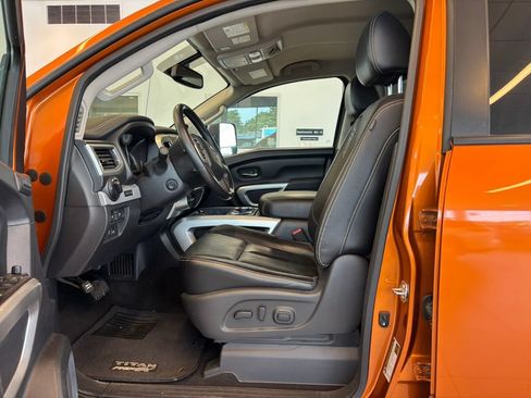 Used 2019 Nissan Titan PRO-4X w/ Pro-4x Convenience Package AWD/4WD image 14