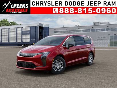 New 2027 Chrysler Pacifica Select w/ Family Tech Group