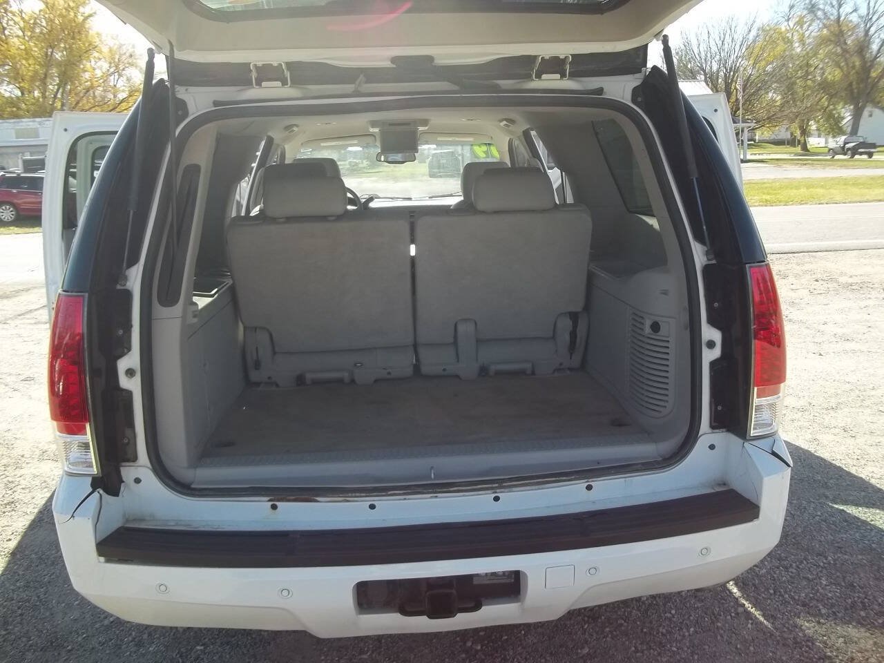 Used 2009 GMC Yukon XL SLT w/ SLT Chrome Edition AWD/4WD image 12