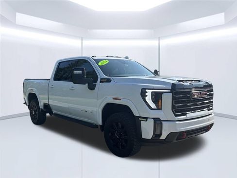 Used 2024 GMC Sierra 2500 AT4 w/ AT4 Premium Plus Package AWD/4WD image 3