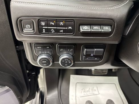 Used 2023 GMC Yukon Denali Ultimate image 28