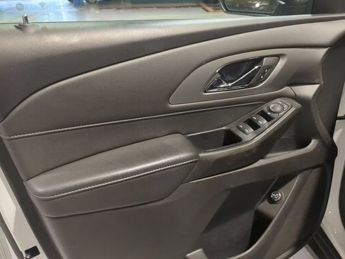 Used 2023 Chevrolet Traverse LT FWD image 14