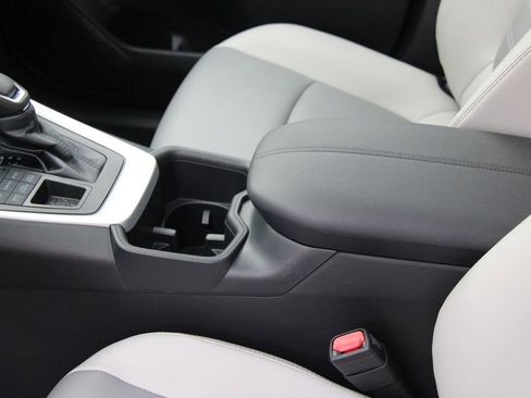 Used 2025 Toyota RAV4 XLE Premium image 21