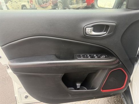 Used 2019 Jeep Compass Trailhawk AWD/4WD image 9