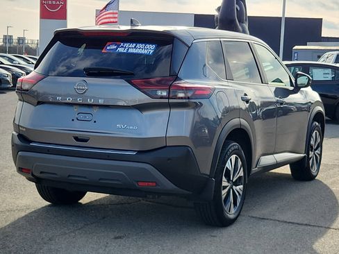 Used 2023 Nissan Rogue SV image 3
