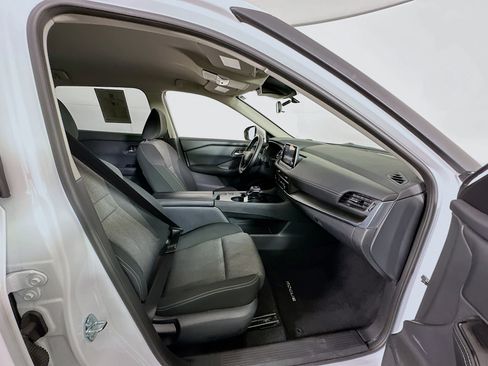 Used 2025 Nissan Rogue SV image 32