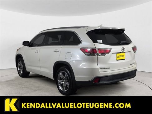 Used 2015 Toyota Highlander Limited Platinum image 3