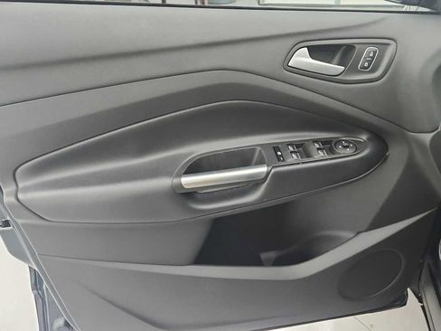 Used 2019 Ford Escape SE FWD image 12