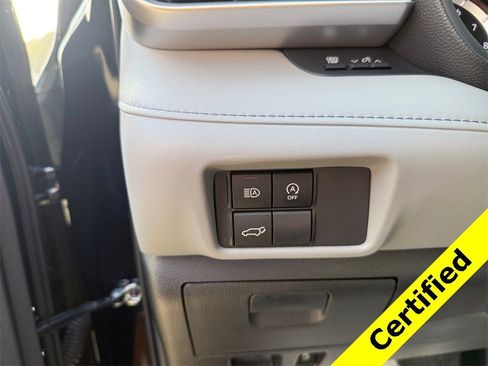 Used 2023 Toyota Highlander Platinum image 19