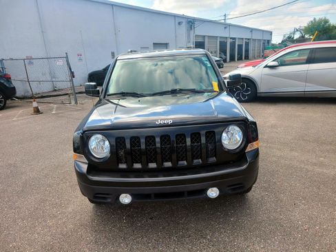 Used 2017 Jeep Patriot Latitude image 2