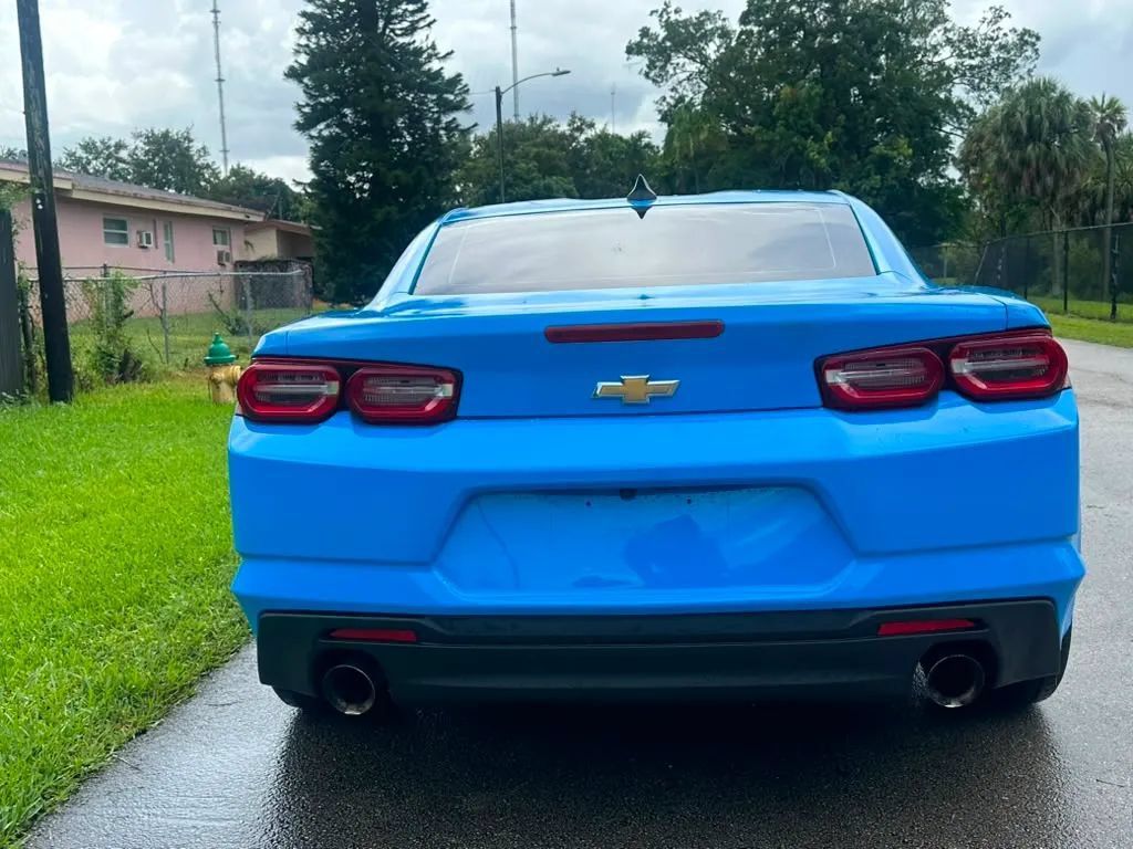 Used 2022 Chevrolet Camaro LT RWD image 4