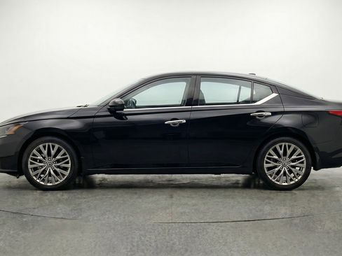 Used 2025 Nissan Altima 2.5 SV FWD image 5