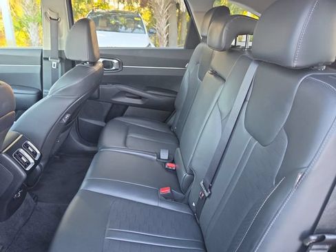 Certified 2025 Kia Sorento S FWD image 11