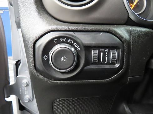 Used 2020 Jeep Wrangler Unlimited Willys image 38