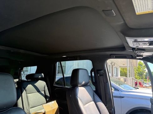 Used 2022 Chevrolet Tahoe LT w/ Luxury Package AWD/4WD image 18