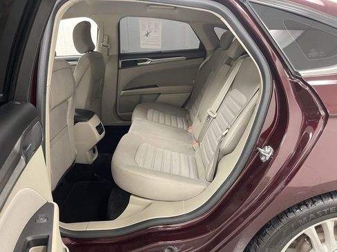 Used 2018 Ford Fusion SE w/ Fusion SE Technology Package image 15