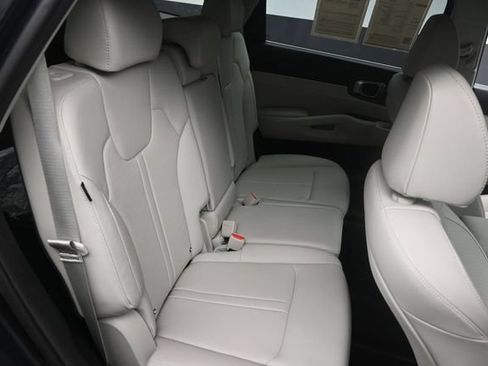 Used 2025 Kia Sorento S FWD image 24