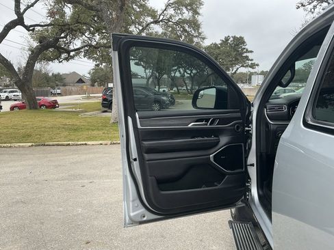 Used 2023 Jeep Wagoneer Series III w/ Premium Group I image 19