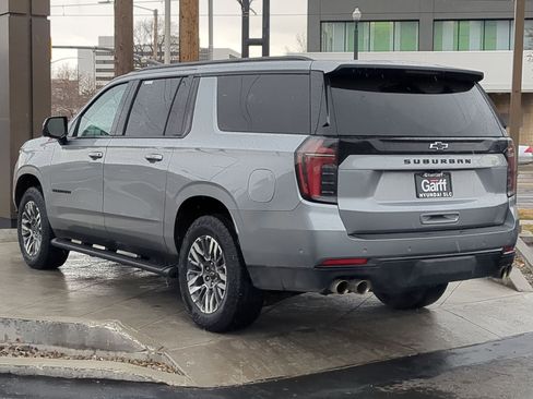 Used 2025 Chevrolet Suburban Z71 image 7