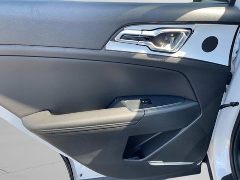 New 2026 Kia Sportage SX image 18