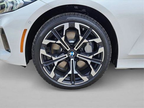 Certified 2025 BMW 330i Sedan w/ Convenience Package image 9