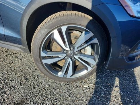 Used 2024 Volvo V60 B5 Cross Country Plus image 8