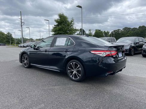 Used 2020 Toyota Camry SE FWD image 6