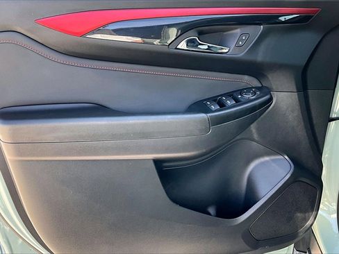 Used 2024 Chevrolet TrailBlazer RS w/ Driver Confidence Package image 21