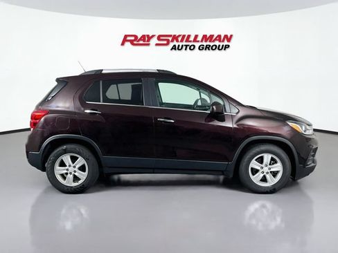 Used 2020 Chevrolet Trax LT w/ LT Convenience Package FWD image 8