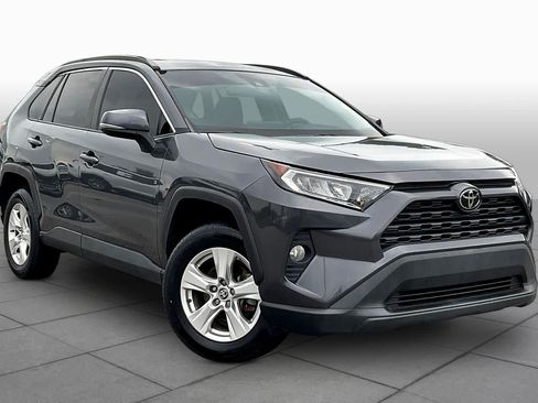 Used 2021 Toyota RAV4 XLE FWD image 3