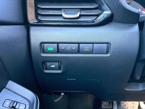 Used 2024 Nissan Sentra SV w/ All-Weather Package image 32