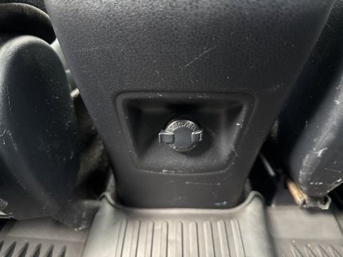 Used 2018 Toyota RAV4 XLE image 18