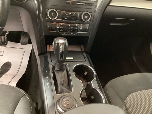 Used 2018 Ford Explorer XLT w/ Equipment Group 201A AWD/4WD image 16